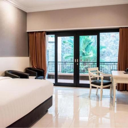 Luminor Hotel Jember By Wh Exterior photo