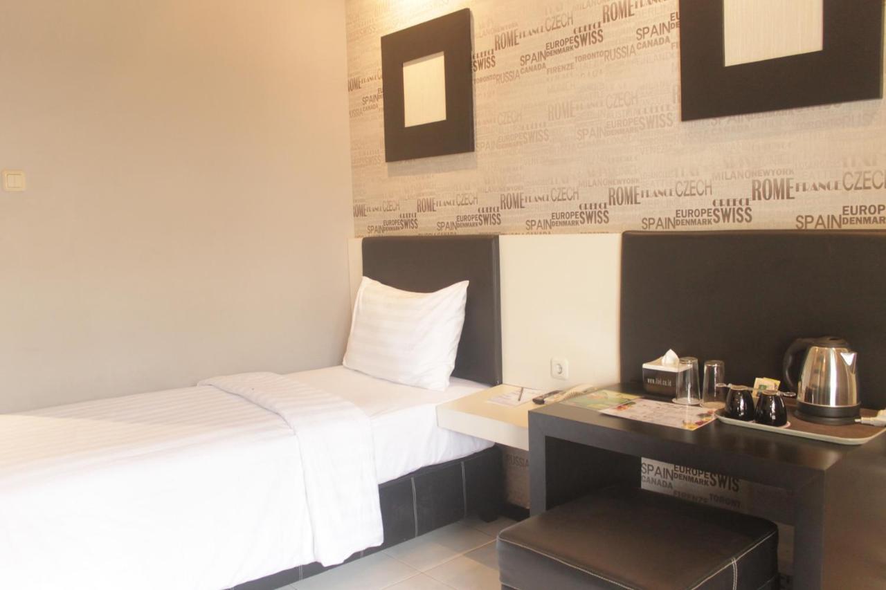Luminor Hotel Jember By Wh Exterior photo