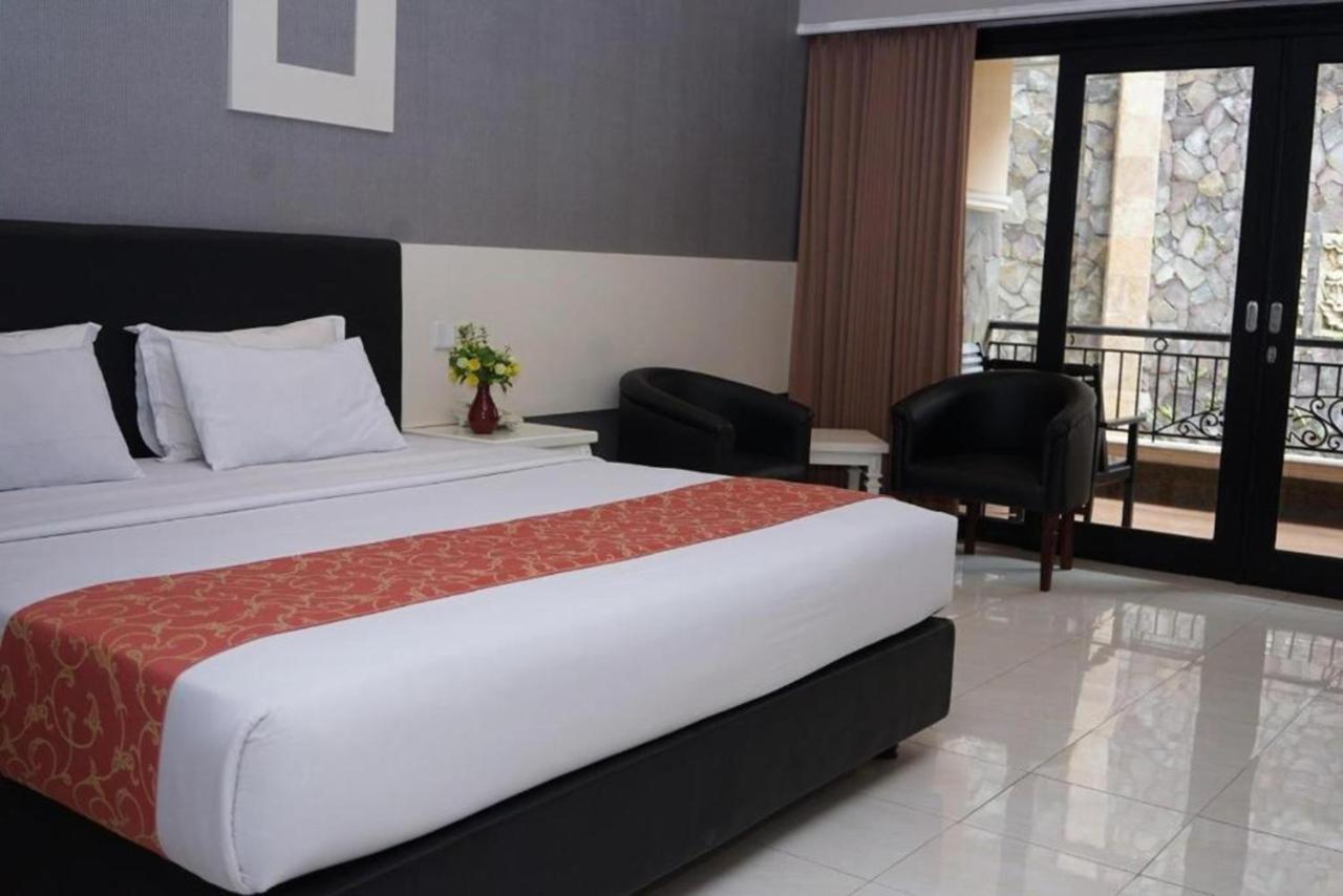 Luminor Hotel Jember By Wh Exterior photo