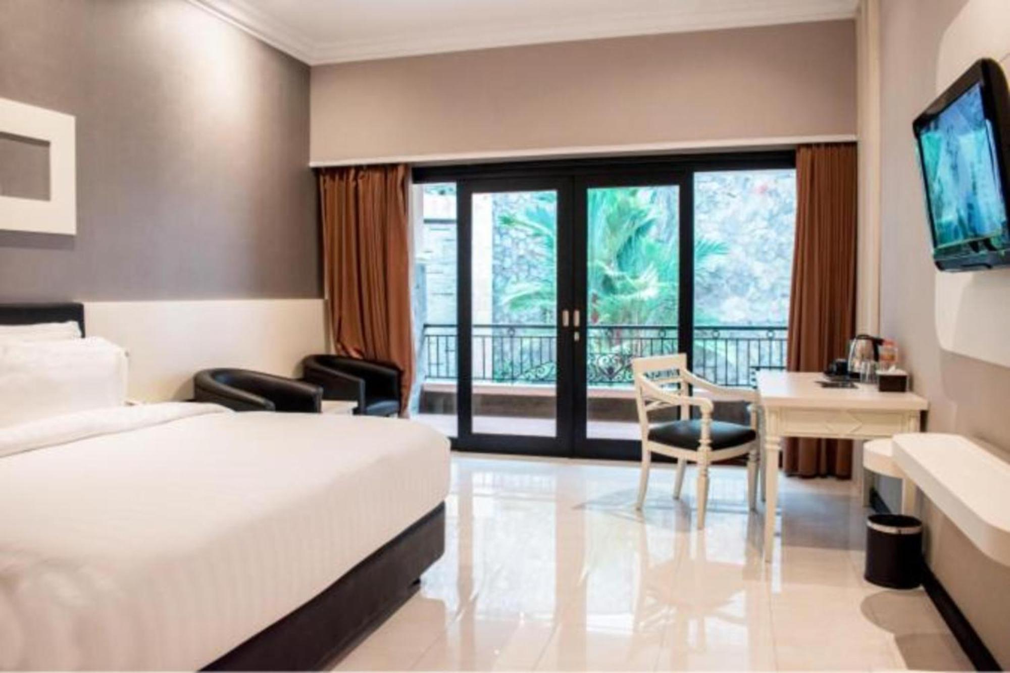 Luminor Hotel Jember By Wh Exterior photo