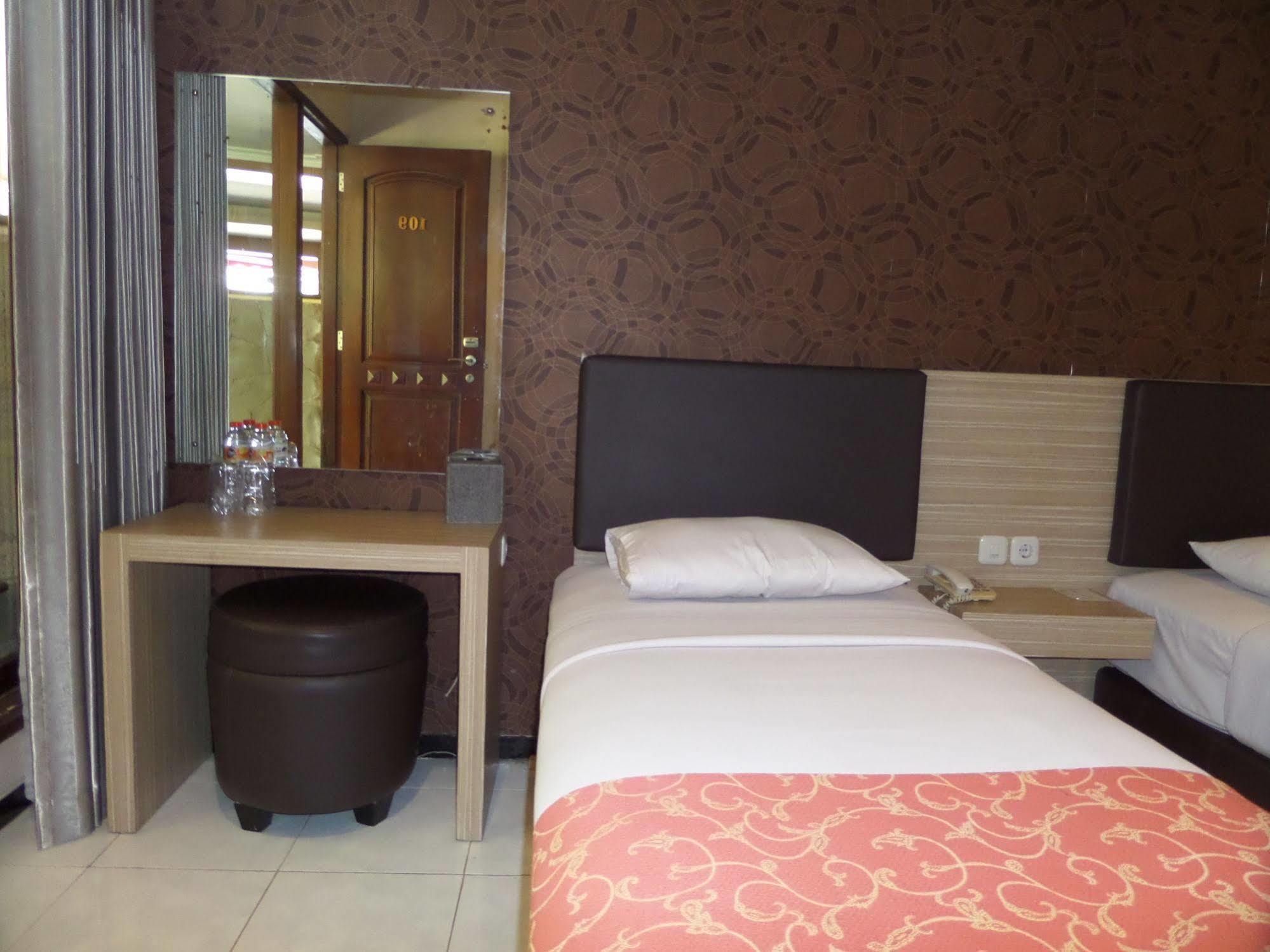 Luminor Hotel Jember By Wh Exterior photo