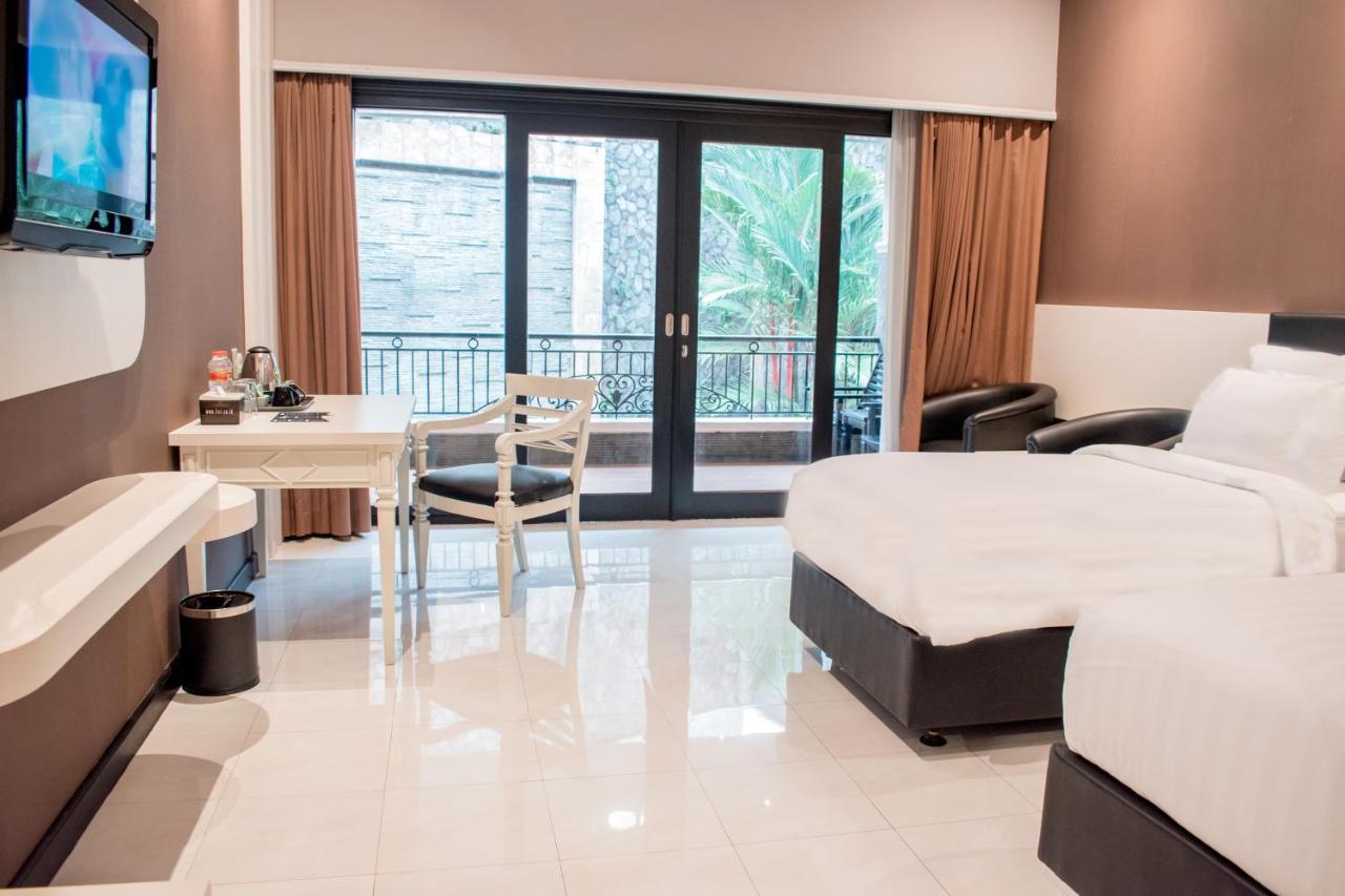 Luminor Hotel Jember By Wh Exterior photo